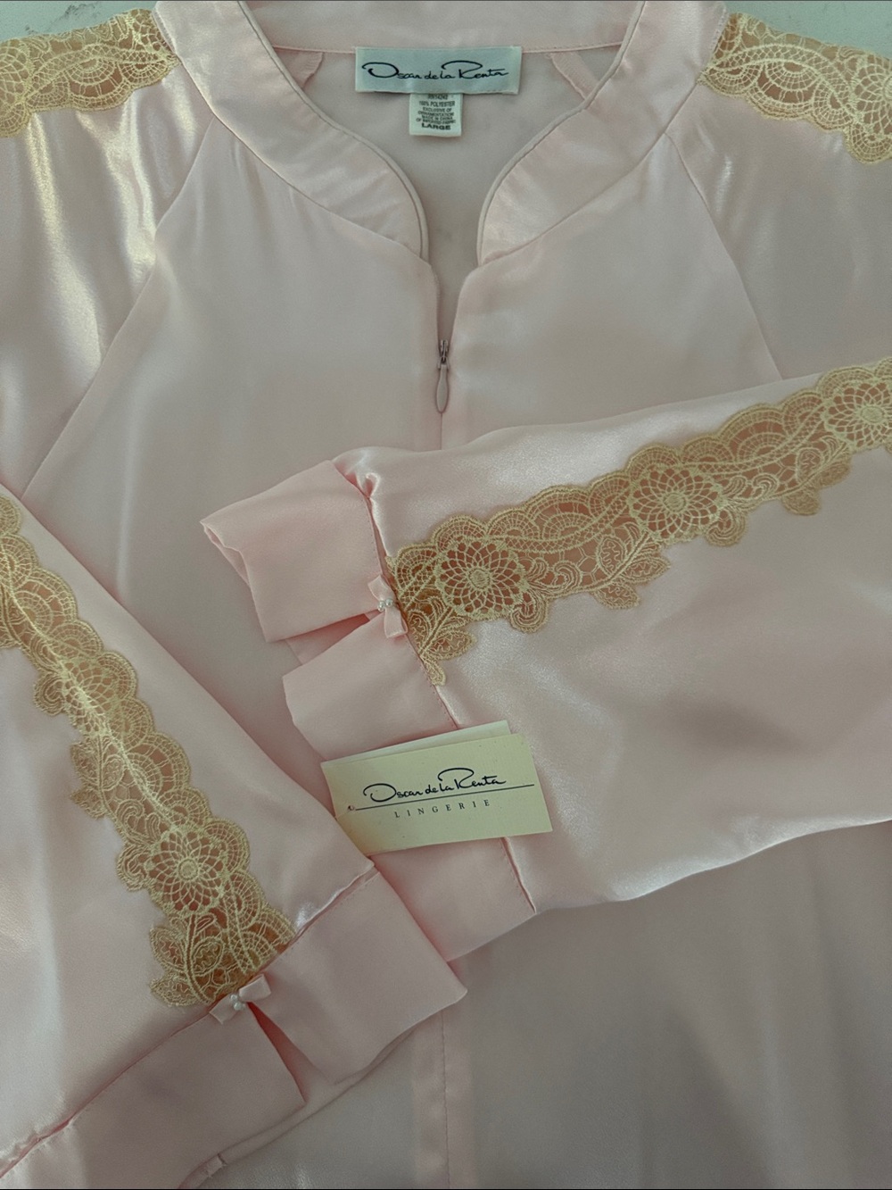 Oscar de la Renta Pale Pink Satin Nightgown with beige Lace design zip closure